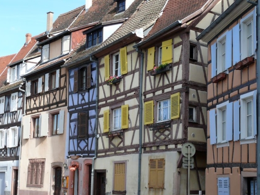  La construction des maisons dans la France ancienne : histoire et matériaux